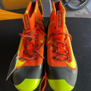 Nike Baseball Cleats Huarache size 8.5 men’s (never worn) Metal Cleats